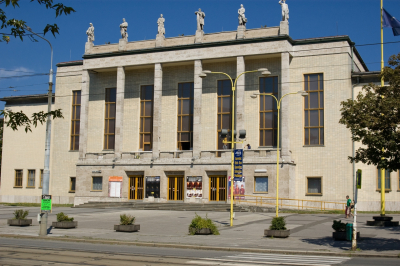 Čištění fasády Domu Kultury města Ostravy